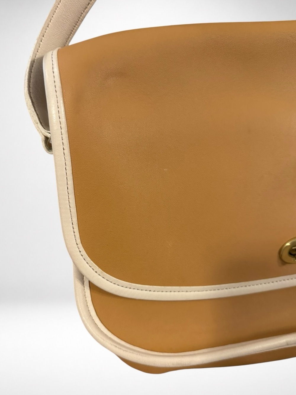 COACH Vintage City Spectator Crossbody Bag Tan Cream Leather Turn Lock 1980s - Picture 4 of 14